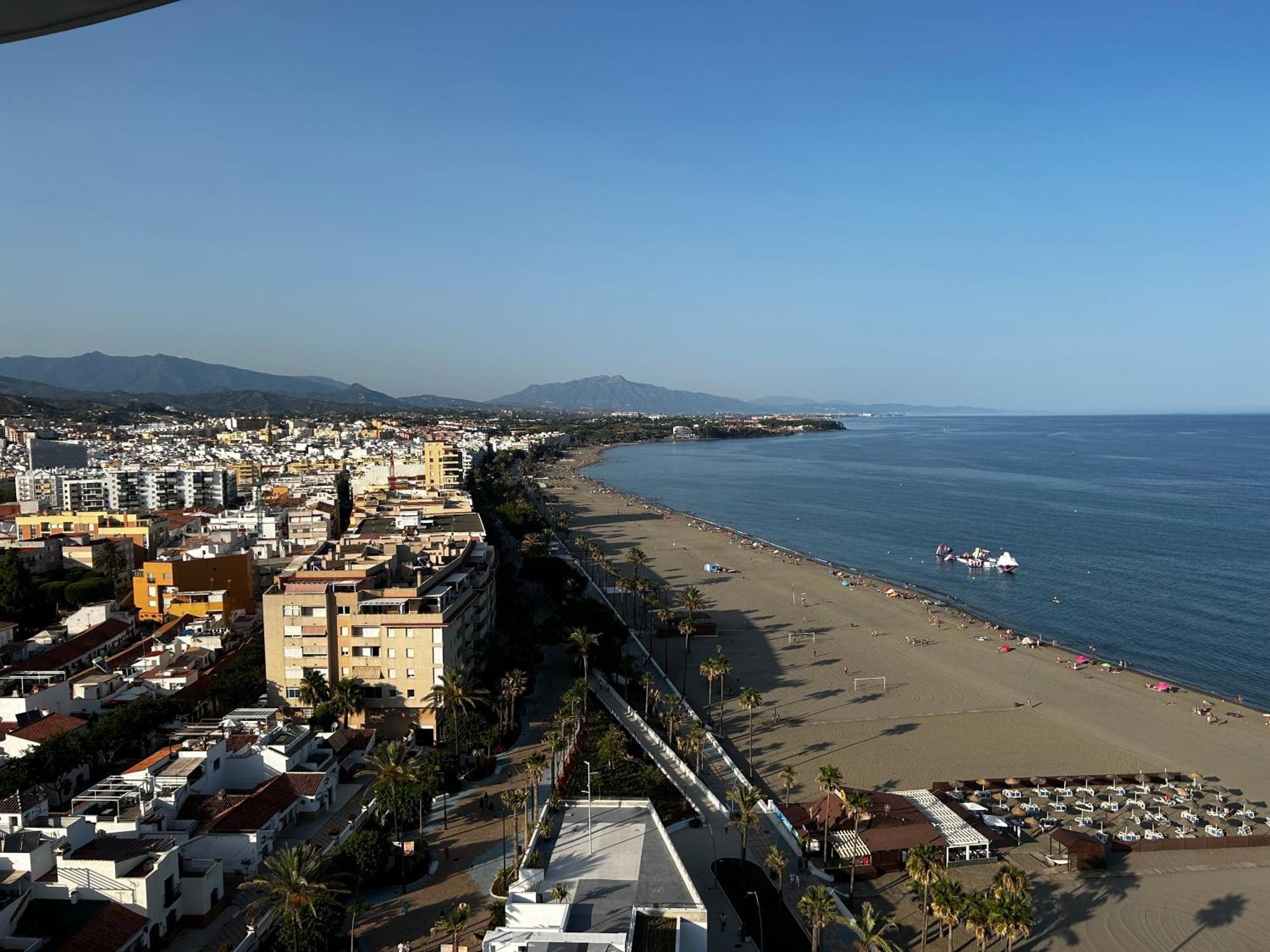 Bright Apartment, Community Pool And Own Private Pool On Splendid Terrace, Garage, 900m, Mountains 200m Apartment